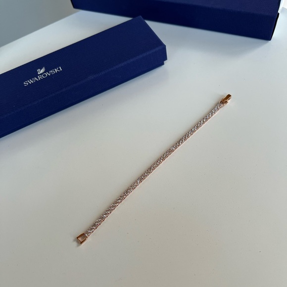 Swarovski Deluxe Rose Gold Tennis Bracelet Brand New - Picture 6 of 7